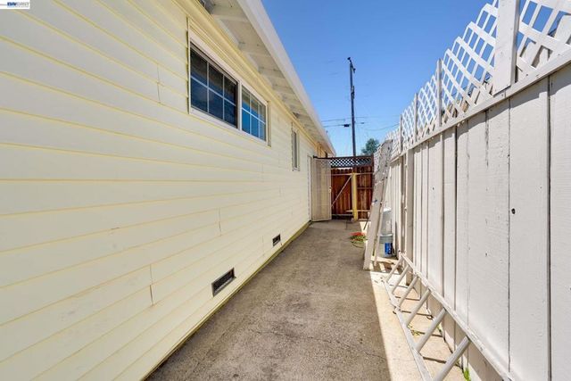 36122 Magellan Dr, Fremont, CA 94536