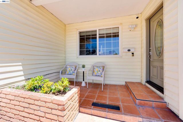 36122 Magellan Dr, Fremont, CA 94536