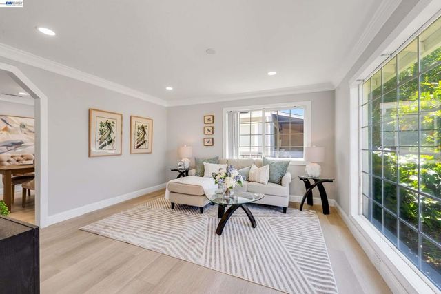 36122 Magellan Dr, Fremont, CA 94536