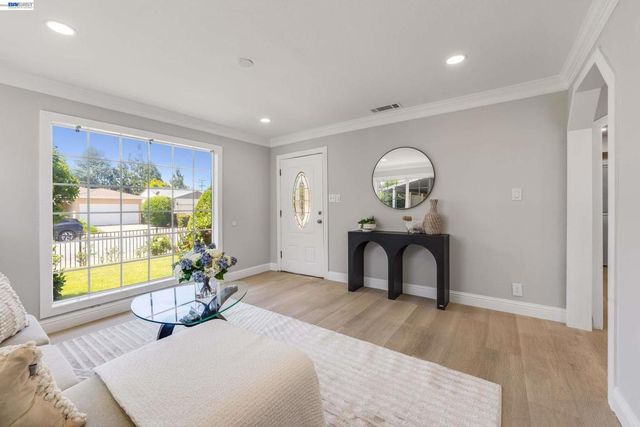 36122 Magellan Dr, Fremont, CA 94536