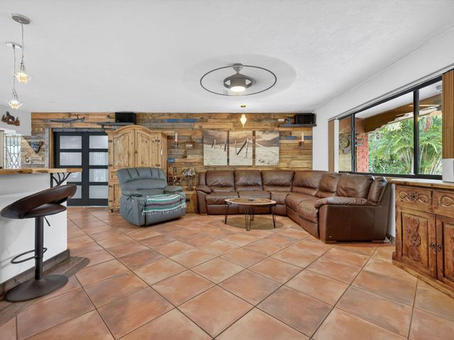 949 NE 25th Avenue, Pompano Beach, FL 33062