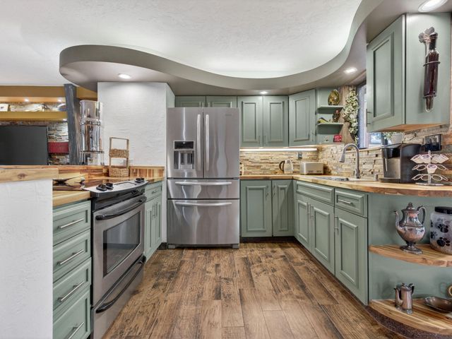 949 NE 25th Avenue, Pompano Beach, FL 33062