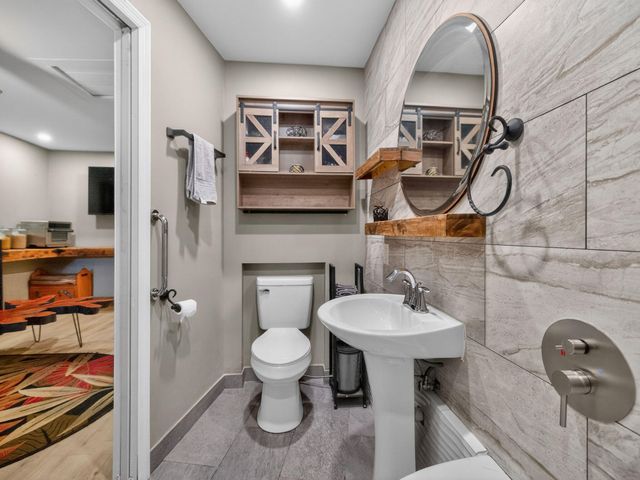 949 NE 25th Avenue, Pompano Beach, FL 33062