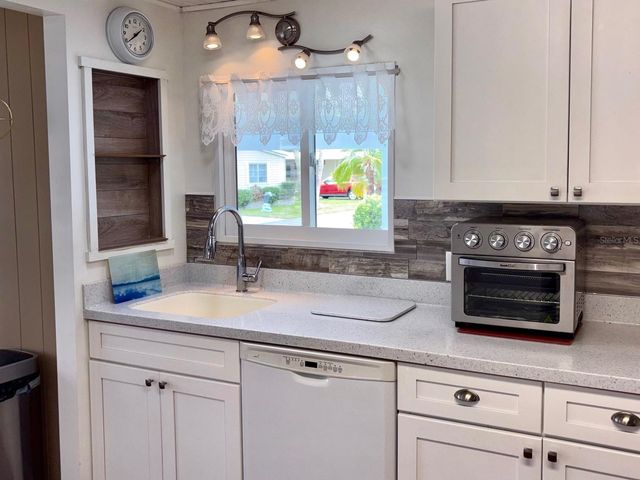 413 CERVINA DRIVE N, Venice, FL 34285