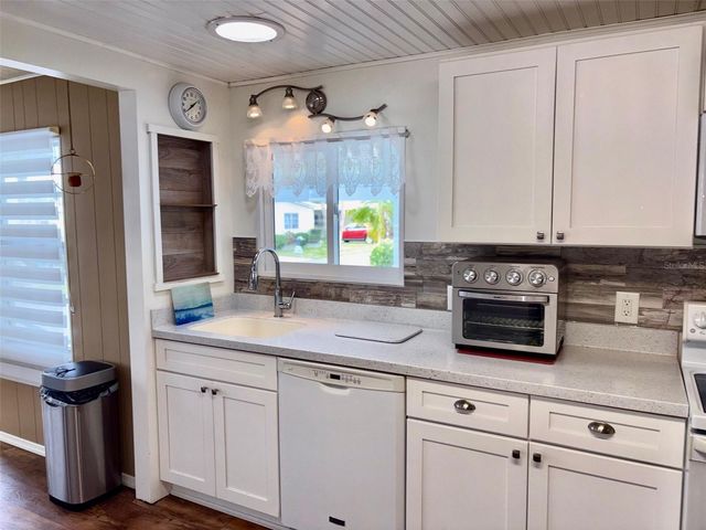 413 CERVINA DRIVE N, Venice, FL 34285