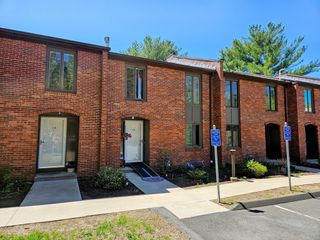 12 Sutton Ct 12, Amherst, MA 01002