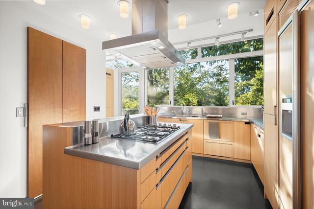 2533 N RIDGEVIEW RD, Arlington, VA 22207