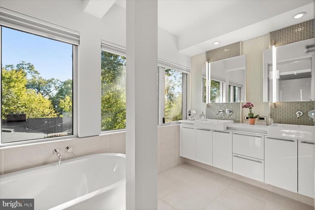 2533 N RIDGEVIEW RD, Arlington, VA 22207