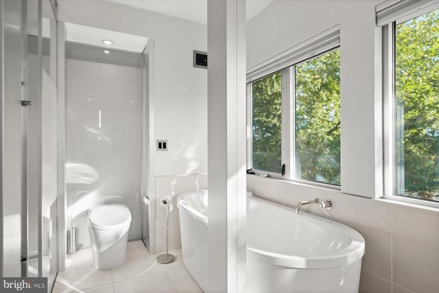 2533 N RIDGEVIEW RD, Arlington, VA 22207