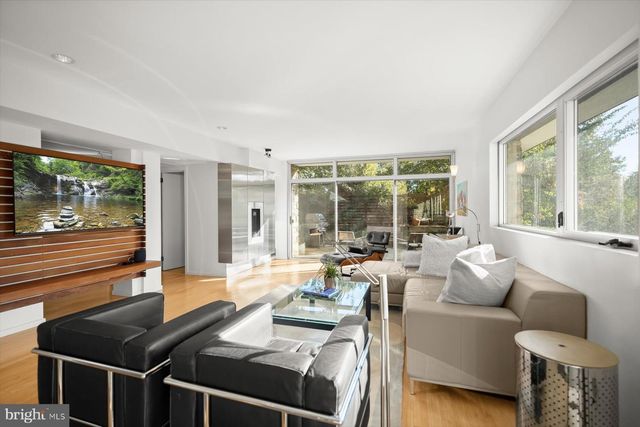 2533 N RIDGEVIEW RD, Arlington, VA 22207