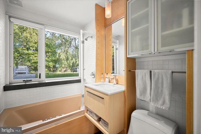 2533 N RIDGEVIEW RD, Arlington, VA 22207