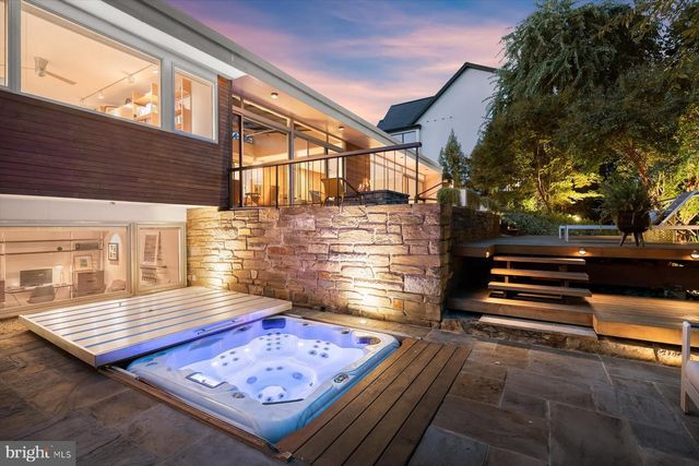 2533 N RIDGEVIEW RD, Arlington, VA 22207