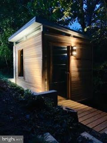 2533 N RIDGEVIEW RD, Arlington, VA 22207