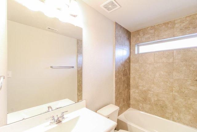 1744 Yaupon Trail Court, Alvin, TX 77511