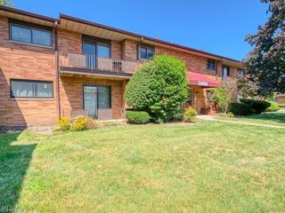 24665 Clareshire Drive 101, North Olmsted, OH 44070