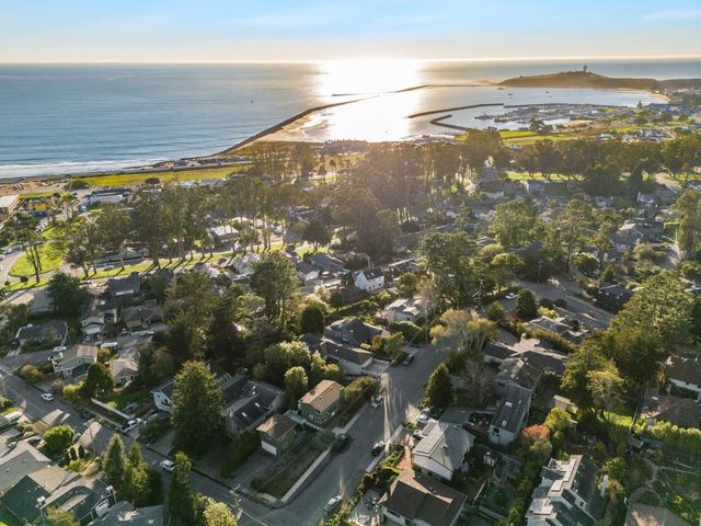 355 Avenue Portola, El Granada, CA 94019