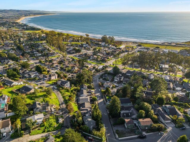 355 Avenue Portola, El Granada, CA 94019