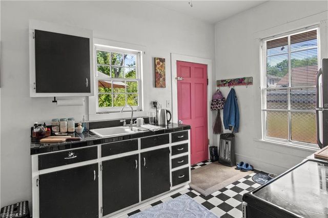 15 W Sprague Street, Winston-salem, NC 27127