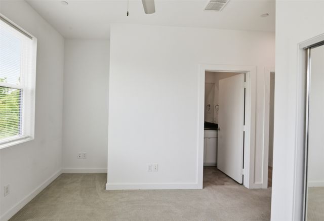 427 W 10th Street 101, Dallas, TX 75208