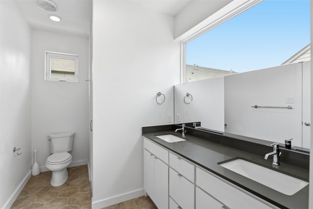 427 W 10th Street 101, Dallas, TX 75208