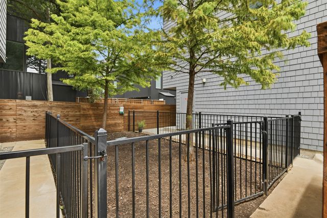 427 W 10th Street 101, Dallas, TX 75208