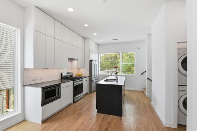 427 W 10th Street 101, Dallas, TX 75208