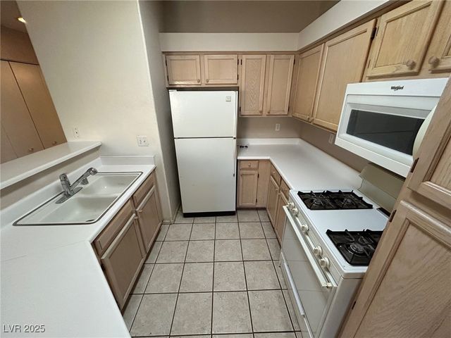 5415 West Harmon Avenue 1022, Las Vegas, NV 89103