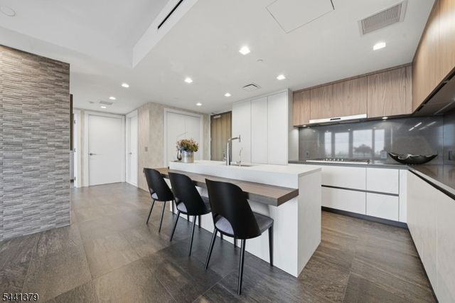320 Adolphus Ave 219, Cliffside Park Boro, NJ 07010