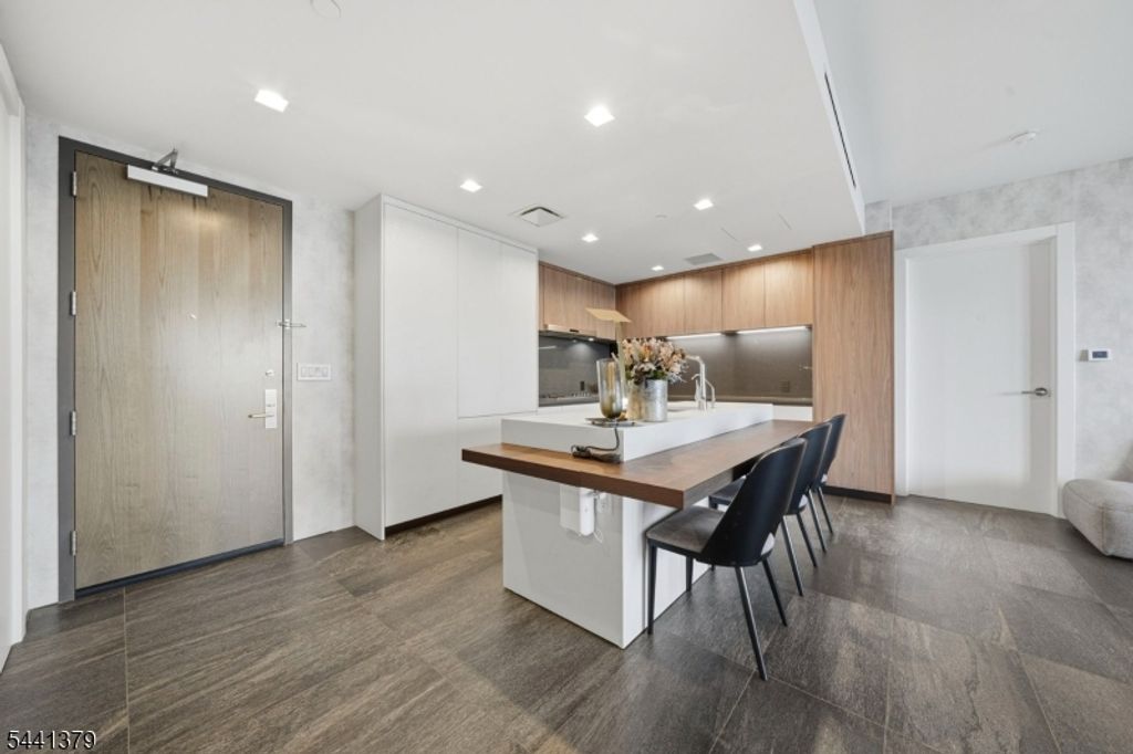 320 Adolphus Ave 219, Cliffside Park Boro, NJ 07010 — photo 3