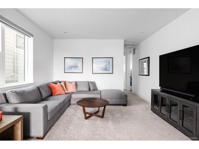 6010 N Perth St, Aurora, CO 80019