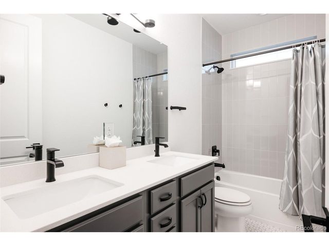 6010 N Perth St, Aurora, CO 80019