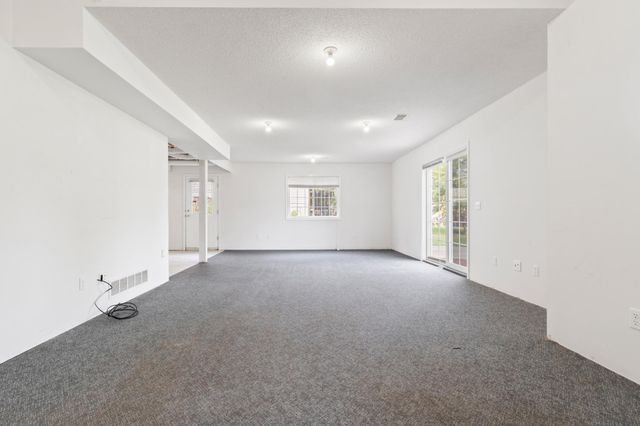 1255 Cuylle Bay, Faribault, MN 55021