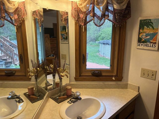7369 Hillendale DRIVE, Franklin, WI 53132