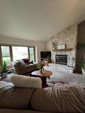 7369 Hillendale DRIVE, Franklin, WI 53132