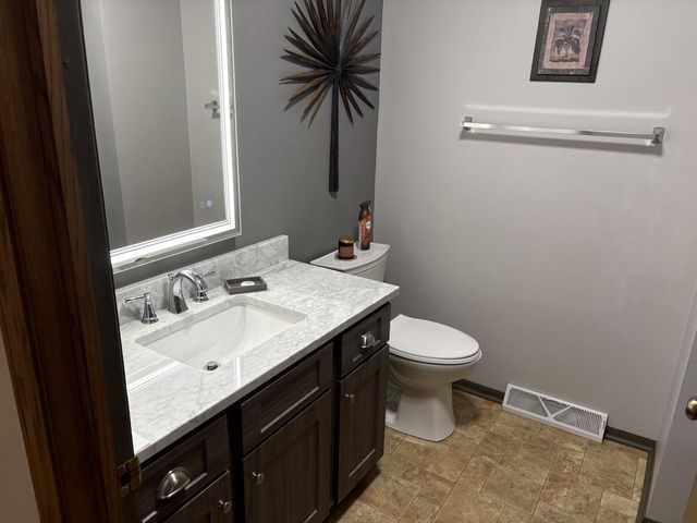 7369 Hillendale DRIVE, Franklin, WI 53132