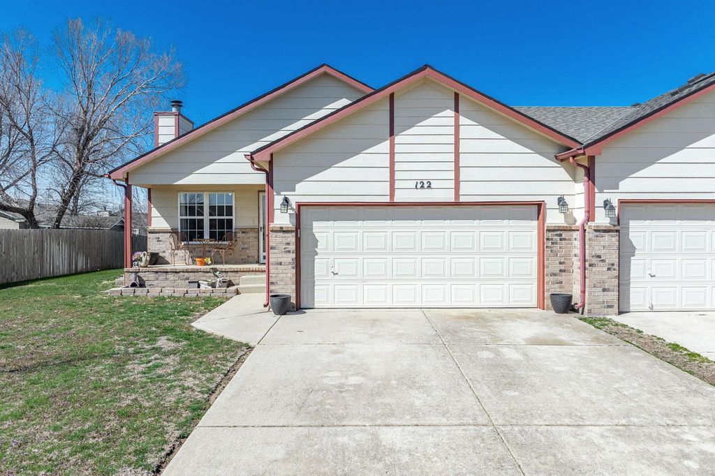 122 E Eagle Watch St, Mulvane, KS 67110