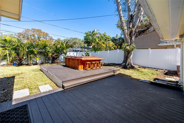 8279 29TH AVENUE N, St Petersburg, FL 33710