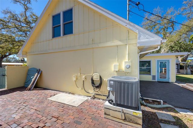 8279 29TH AVENUE N, St Petersburg, FL 33710