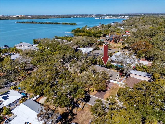 8279 29TH AVENUE N, St Petersburg, FL 33710