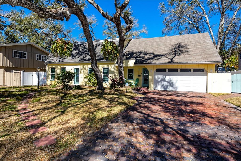 8279 29TH AVENUE N, St Petersburg, FL 33710