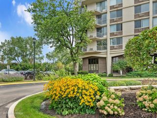 40 N Tower Road 12F, Oak Brook, IL 60523