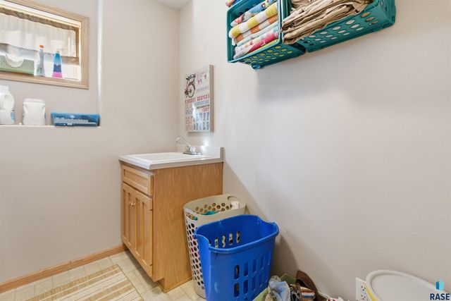 3508 S Judy Ave Avenue, Sioux Falls, SD 57103