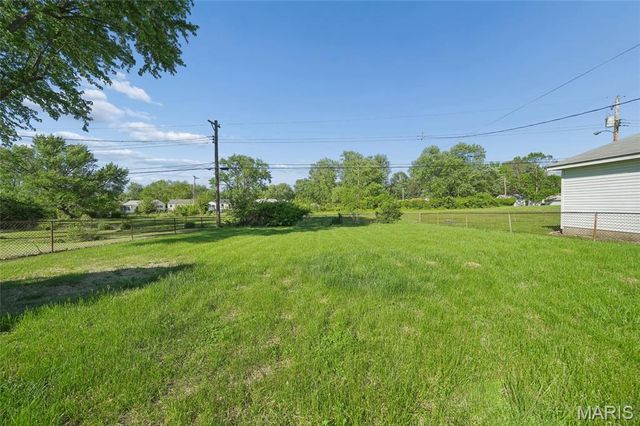 831 Loekes Drive, Florissant, MO 63031