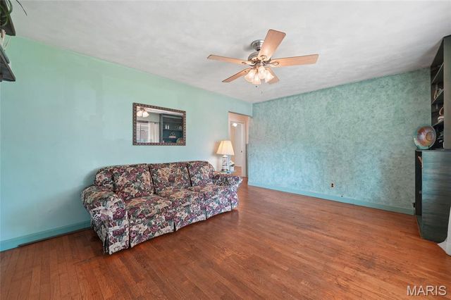 831 Loekes Drive, Florissant, MO 63031