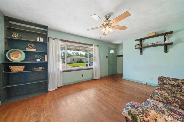 831 Loekes Drive, Florissant, MO 63031