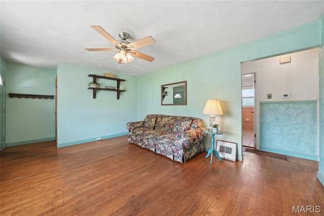 831 Loekes Drive, Florissant, MO 63031