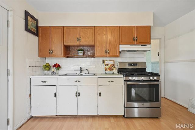 831 Loekes Drive, Florissant, MO 63031