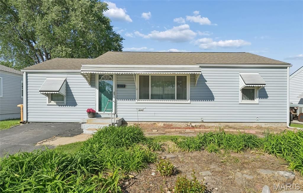 831 Loekes Drive, Florissant, MO 63031