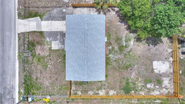 8204 ALLAMANDA AVENUE, Tampa, FL 33619
