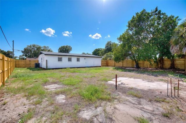 8204 ALLAMANDA AVENUE, Tampa, FL 33619